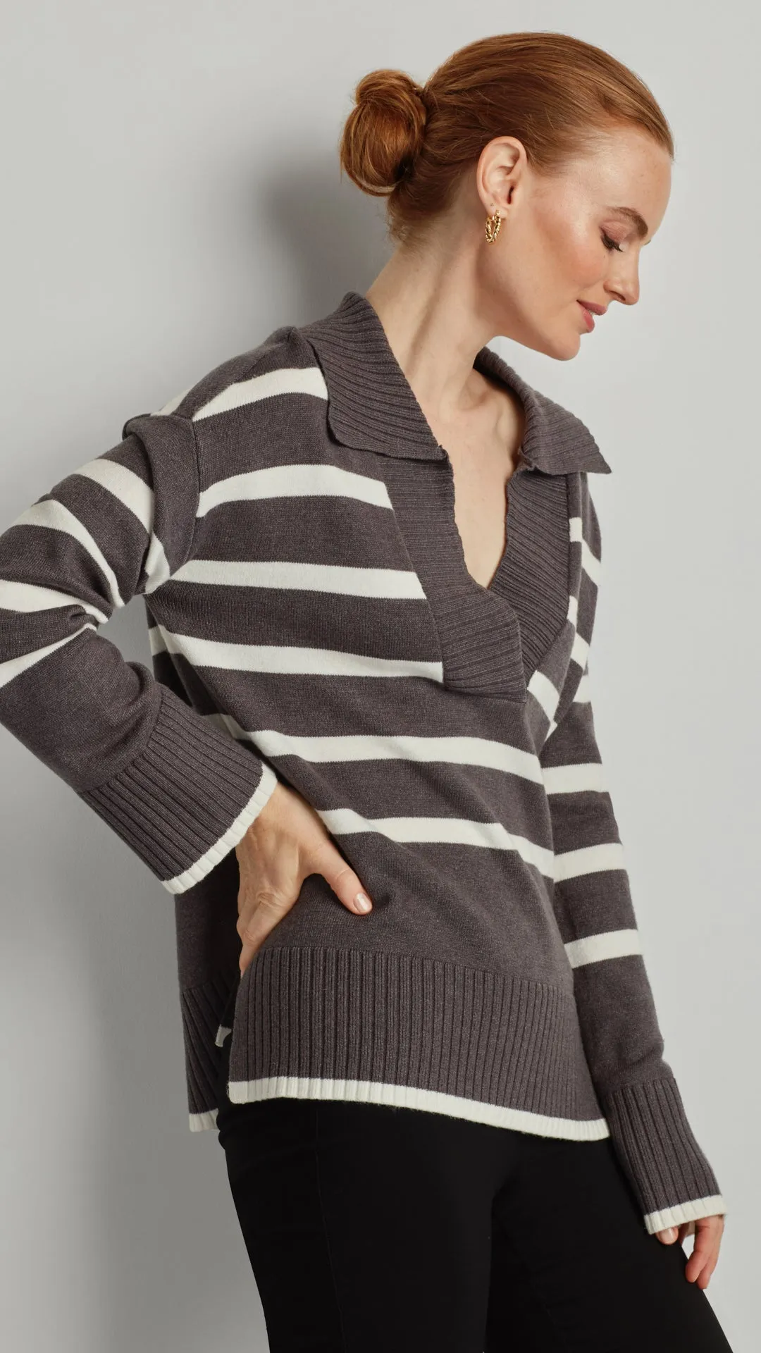 DEEP V COLLARED SWEATER