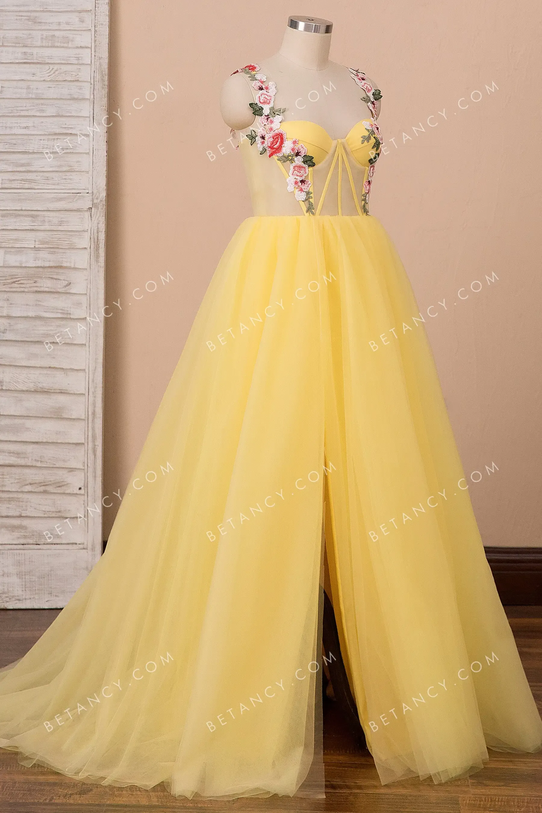 Fairy Peach Blossom Straps Yellow Tulle Formal Gown