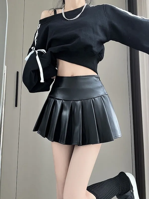 Hot girl leather pleated skirt