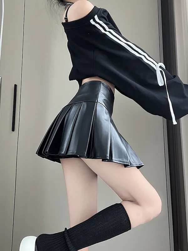 Hot girl leather pleated skirt