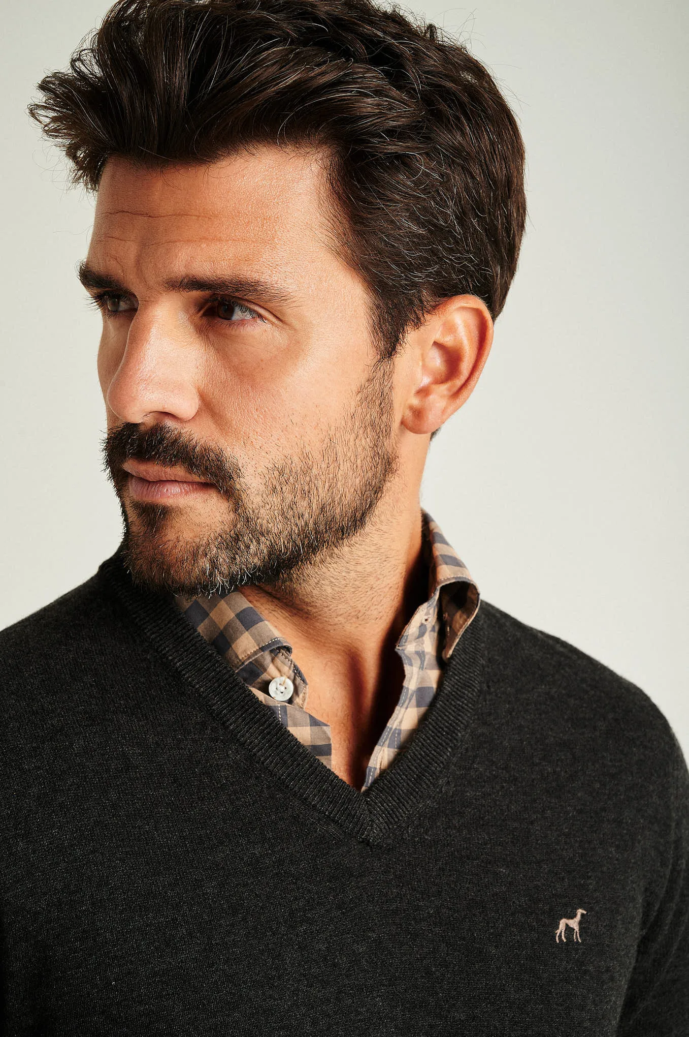 Men's lambswool blend V neck sweater