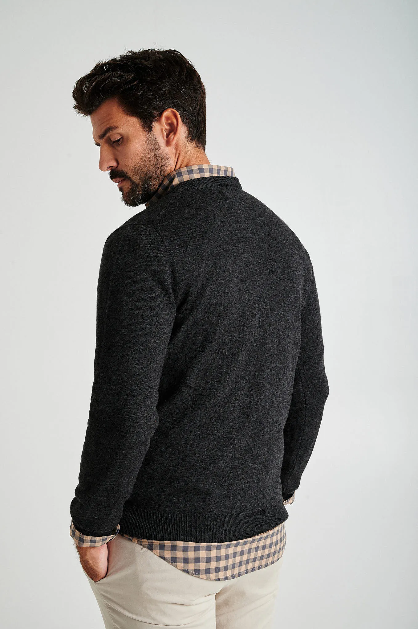 Men's lambswool blend V neck sweater