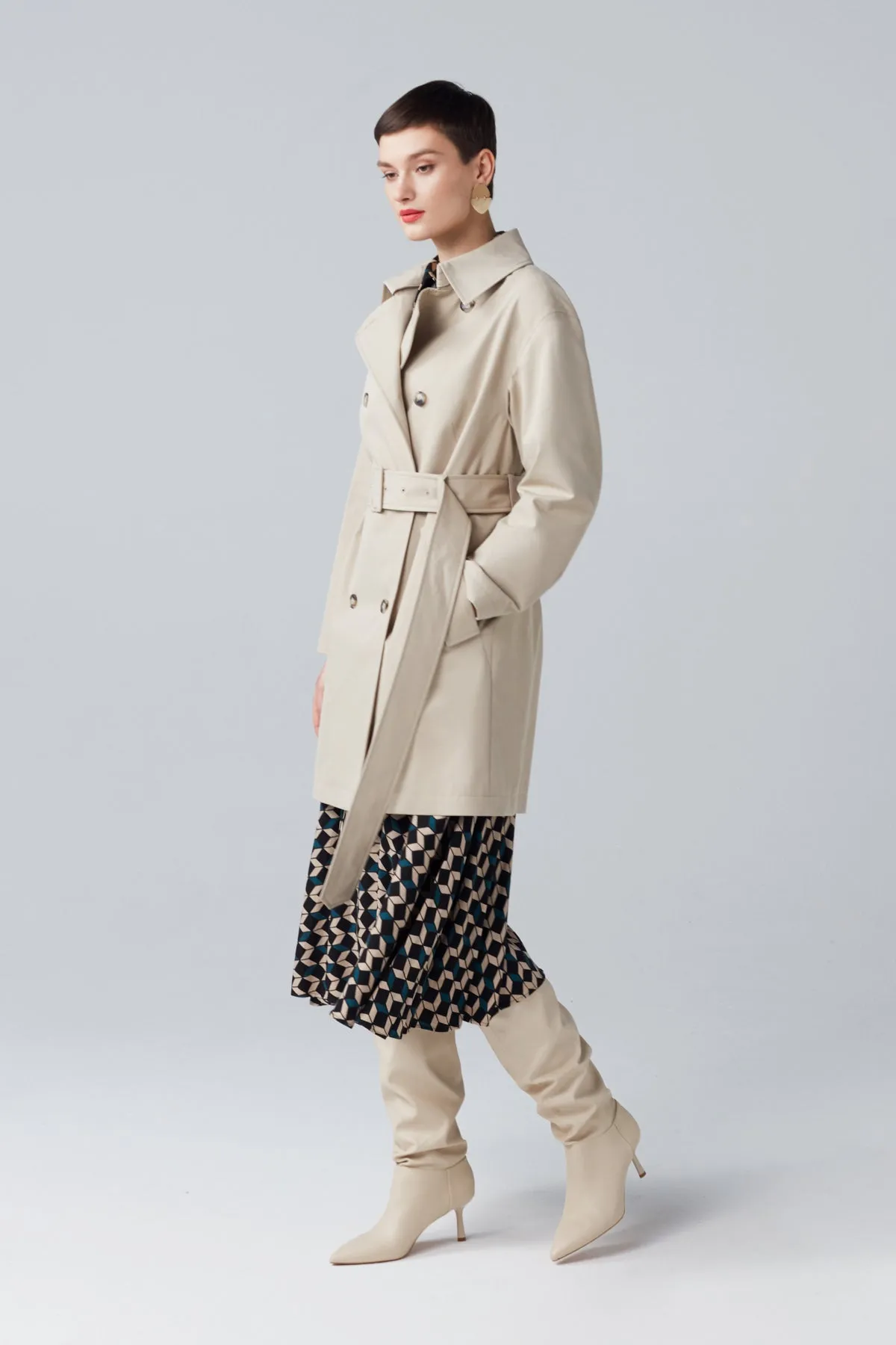 SHORT COTTON BLEND TRENCH COAT IN BEIGE