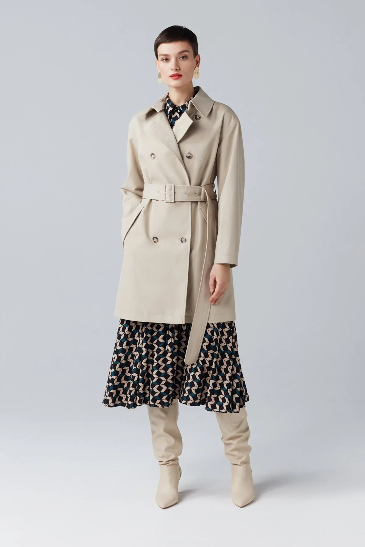 SHORT COTTON BLEND TRENCH COAT IN BEIGE