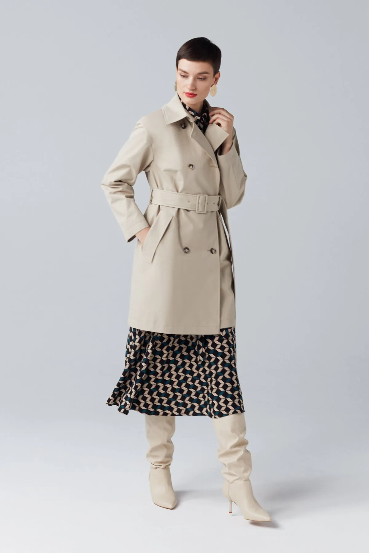 SHORT COTTON BLEND TRENCH COAT IN BEIGE