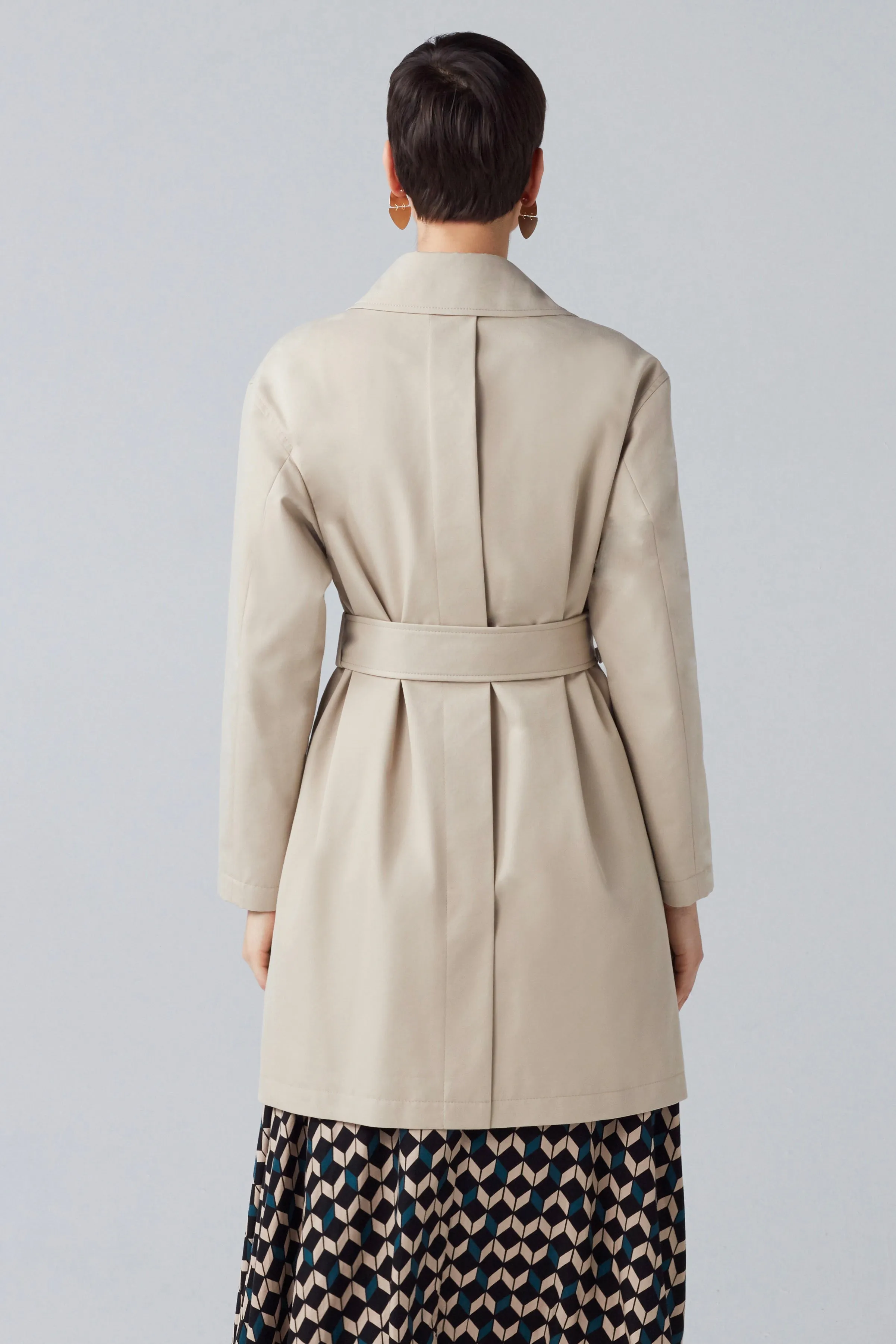 SHORT COTTON BLEND TRENCH COAT IN BEIGE