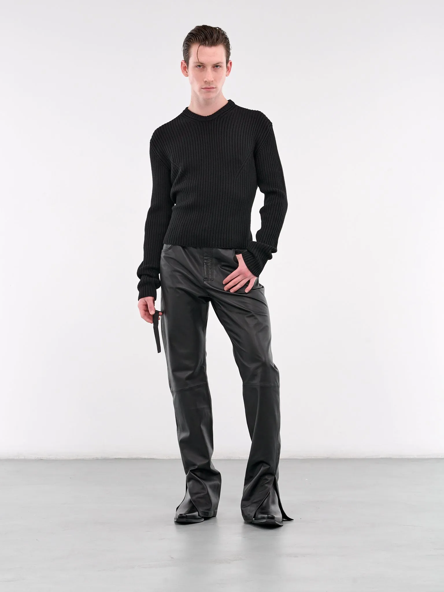 Thorvald Darted Sweater (B0012135-KN045-BLACK)